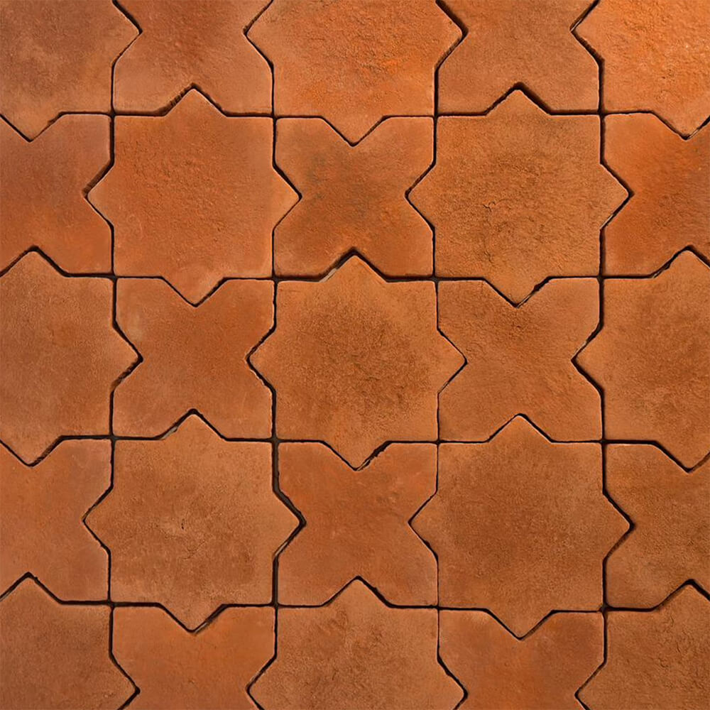 İbiza Terracotta Tuğla, el yapımı Cotto üretimin doğal pişmiş toprak karakterini özgün bir dekoratif form ile birleştiren Terracotta Tuğla modelidir. Doğal malzemelerin, sıcak yüzeylerin ve karakterli mimari detayların ön plana çıktığı projelerde değerlendirilebilecek seçeneklerden biridir.